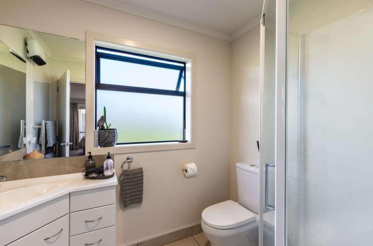 35 Noumea Drive Rangatira Park_12