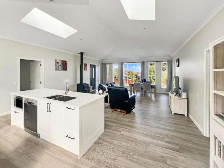 64 Chesham Avenue Waipahihi_11