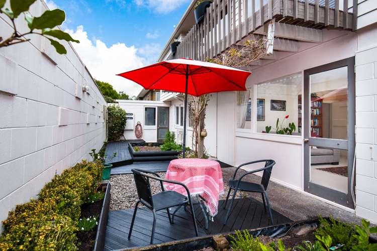 1/18 Holdaway Avenue Northcote_8