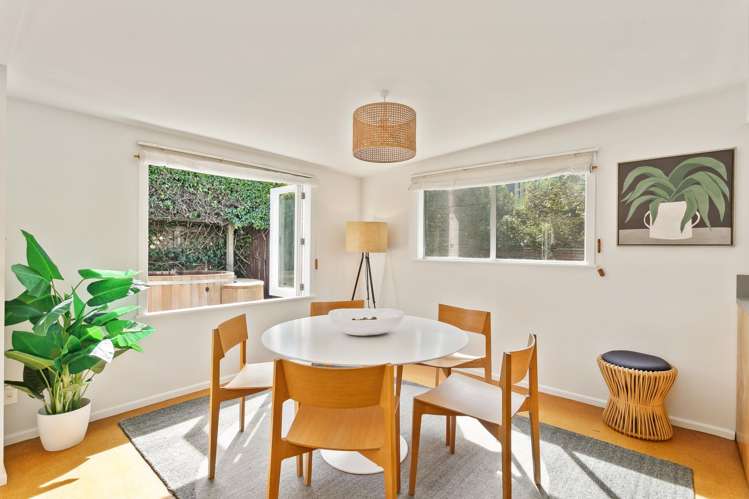 174 Queens Drive Lyall Bay_10