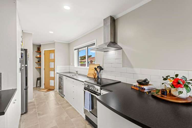 9 Fir Tree Lane Aranui_2