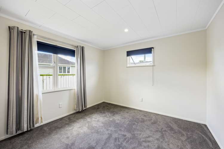 18 Rewarewa Road Te Atatu Peninsula_11