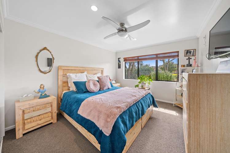 4 Castlehill Court Wattle Downs_9