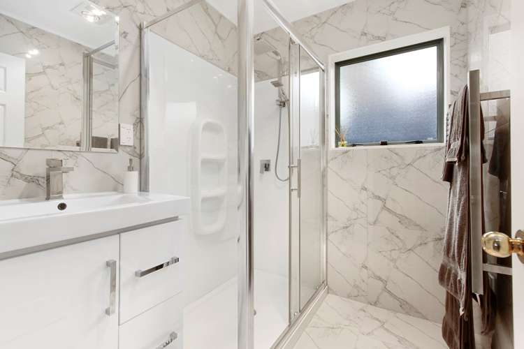 6 Marbella Drive Massey_11