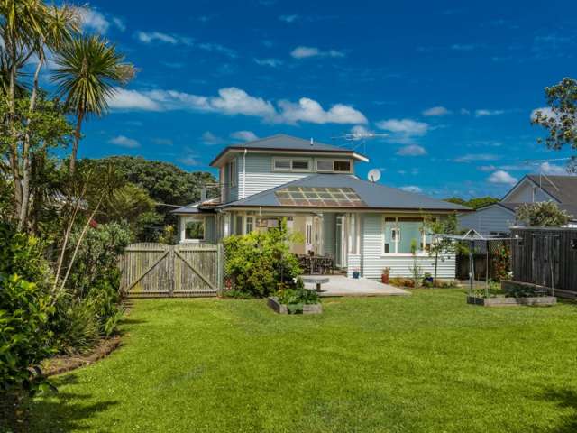 8 Seabreeze Road Narrow Neck_1