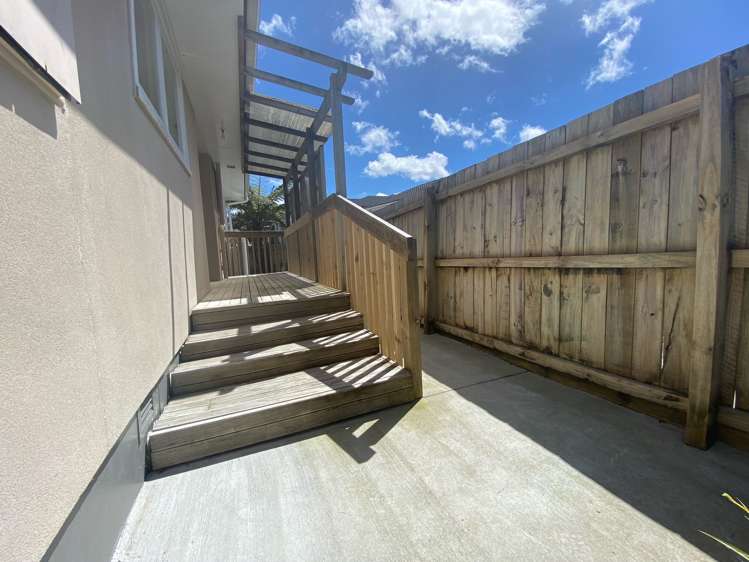 16 Rewarewa Road Te Atatu Peninsula_12