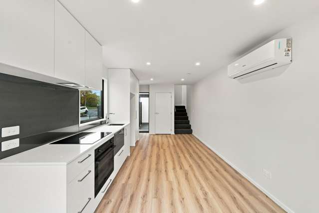 2/15 Silvester Street Woolston_1