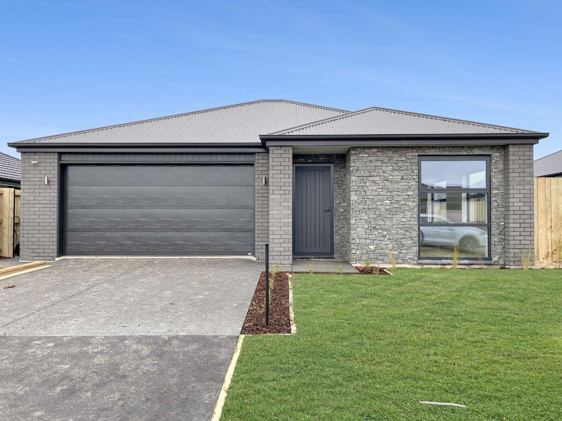 26 Accadia Drive 11103_0