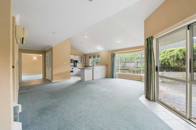 25 Dixon Road 2742_1
