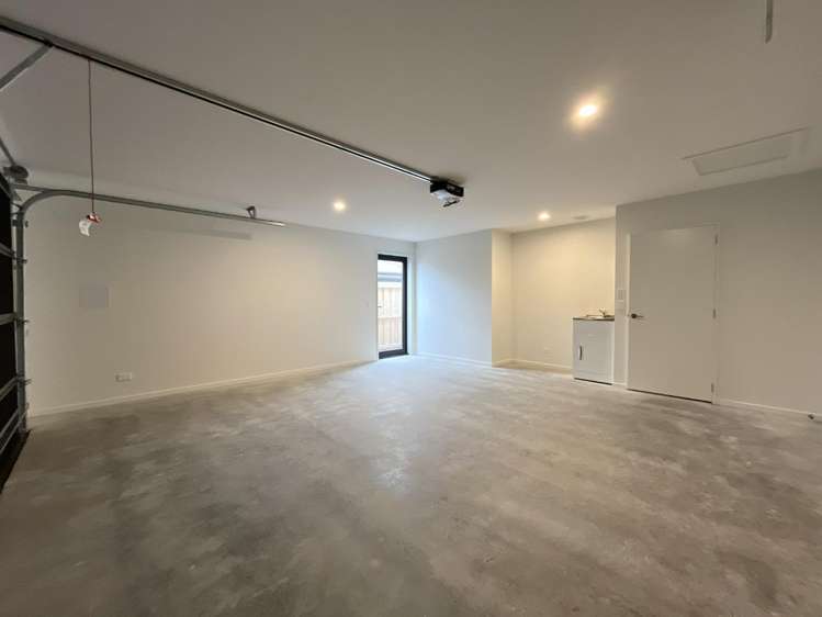 13 SIlvergrass Way 11103_15