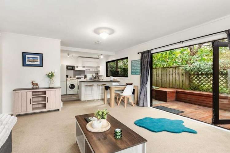 4/163 Queens Drive Lyall Bay_6