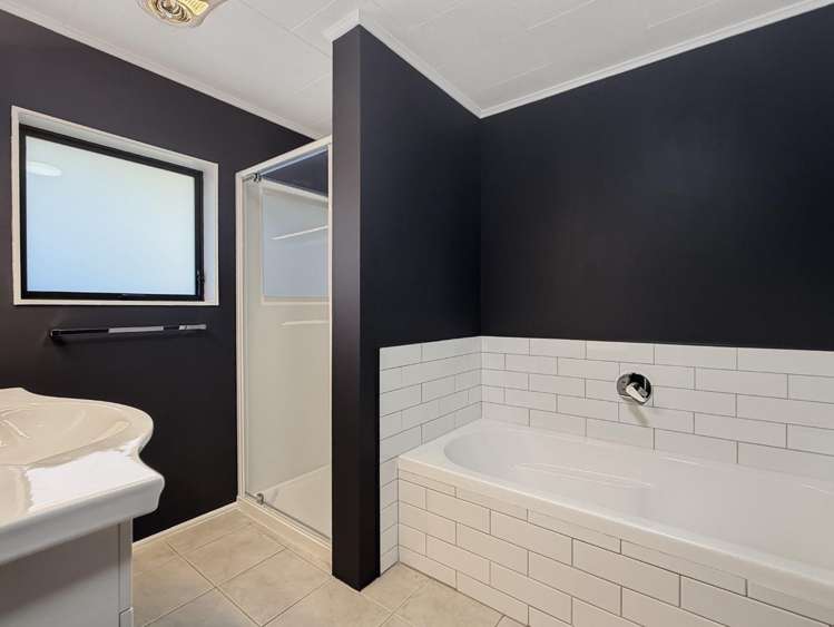 8 Churchill Drive 10792_11