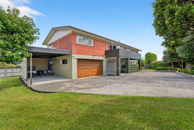 Family Paradise with Freehold 1227sqm in Macleans