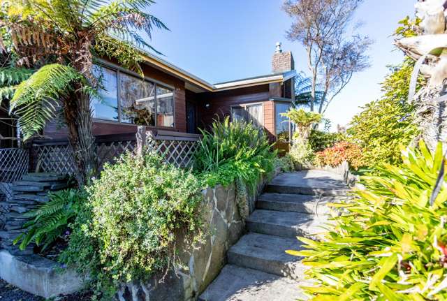 FAMILY HOME WITH DEVELOPMENT POTENTIAL