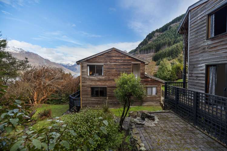 12a Arawata Terrace Fernhill/Sunshine Bay_20