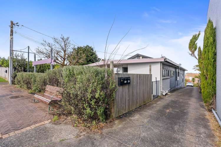 13 Williamson Avenue Belmont_25