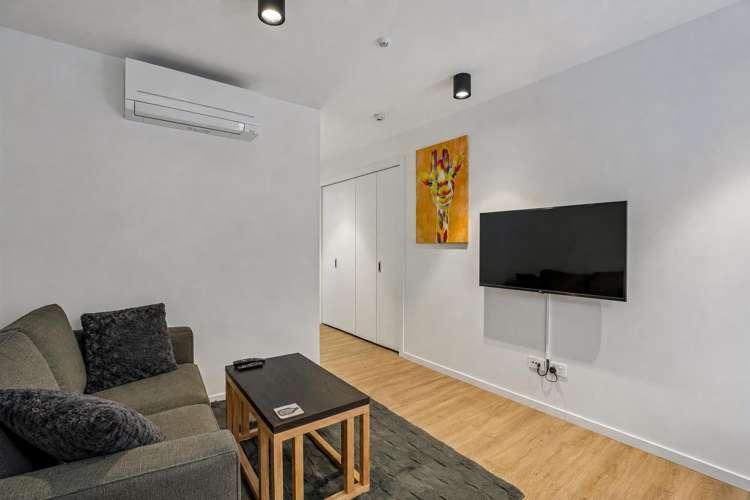 18B & 19B/135 Hallenstein Street Queenstown_5