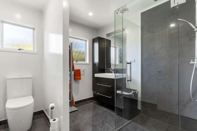 14 Longfellow Parade Glen Eden_20