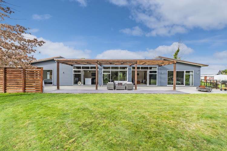 1251 Courtenay Road_0