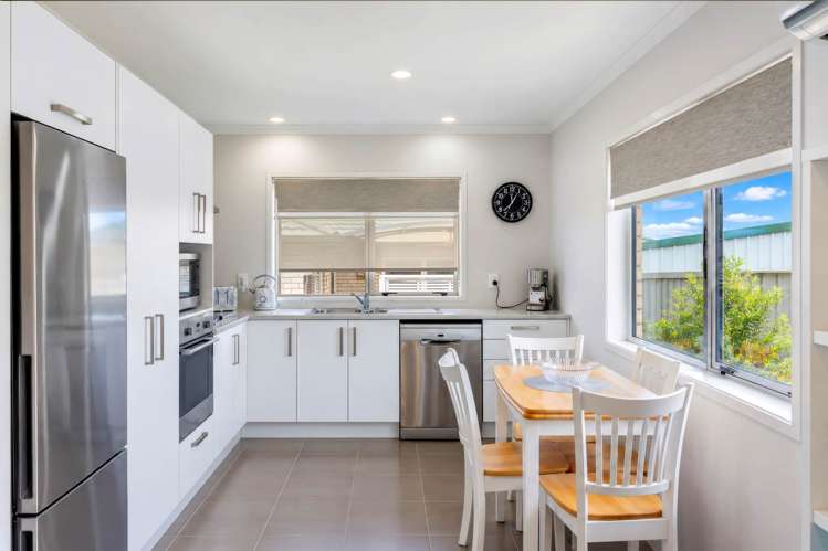 16/8 Village Place Tuakau_2