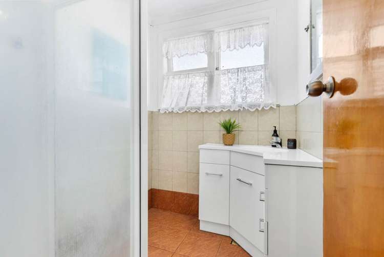 35 Waipapa Crescent Otara_9