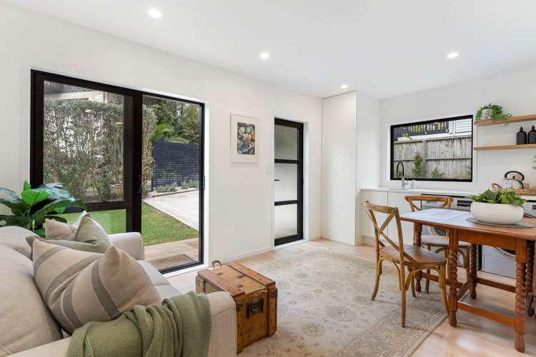 1/12 Surville Place Mairangi Bay_21