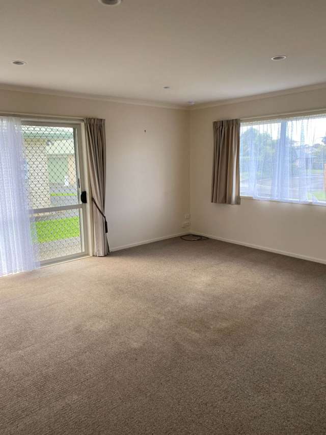 4/8 Village Place Tuakau_2