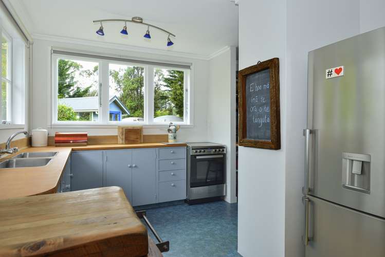 27 Ymca Road Mahia_10