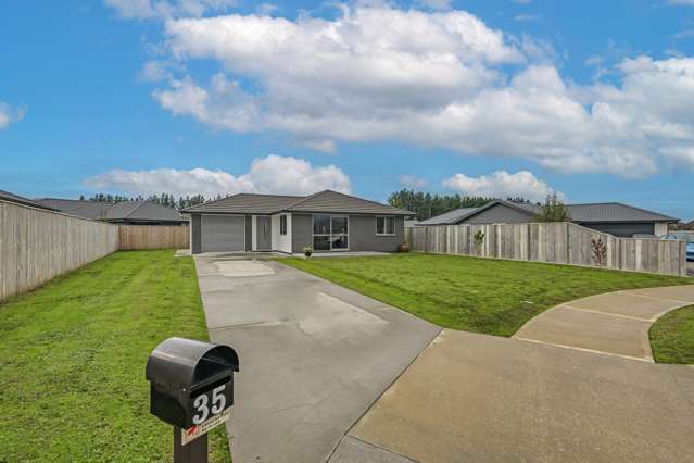 Easy Living, stylish home!
