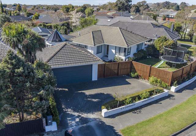 FAMILY HOME IN BURNSIDE HIGH SCHOOL ZONE