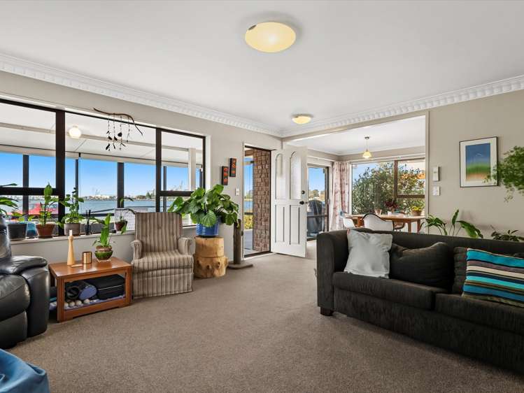 18 and 18A Harbour Drive Otumoetai_6