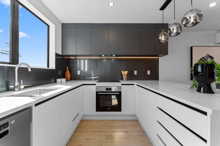 2/18 Sylvan Crescent Te Atatu South_5