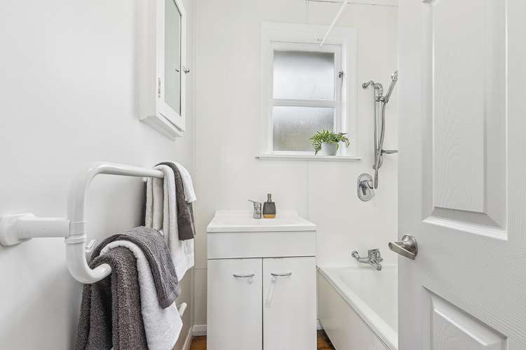 334 Main Road Tawa_14