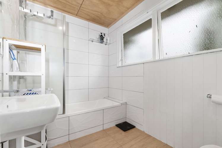 15 John Road Fairy Springs_7