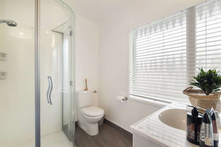 8 Riviera Place Hauraki_15