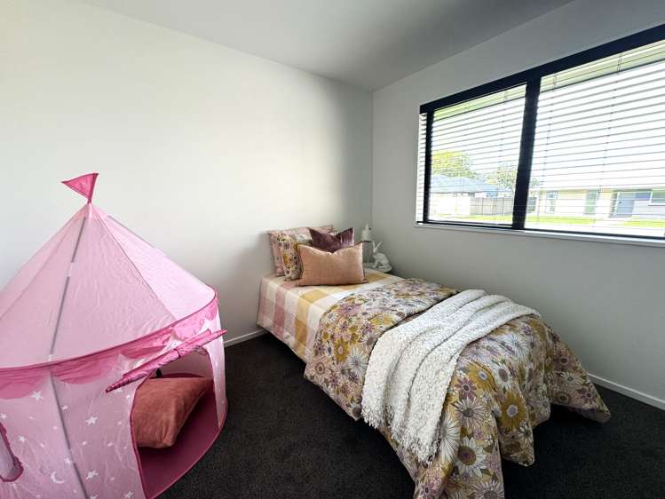 2 Strawberry Lane Waimate_13