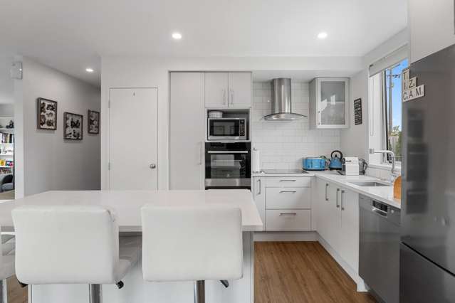 193 Riverside Avenue Point England_3