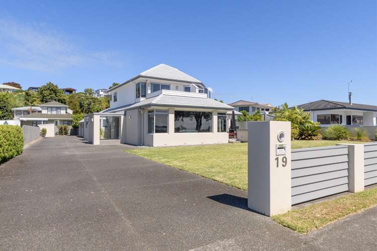 19 Beach Road Otumoetai_1