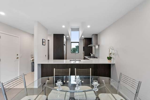 23 Red Beech Avenue Woodridge_4