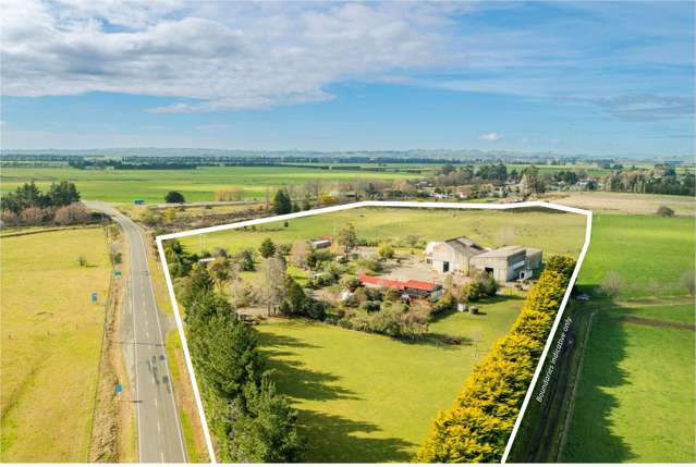 Massive shed and three dwellings on 8.26ha