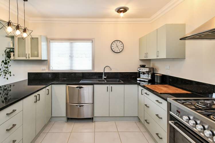 123 Falls Road Hunua_10