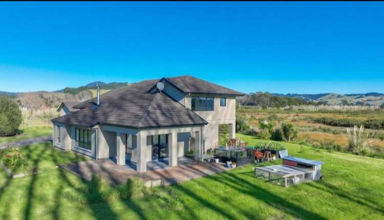 2710 Tiki Road_1