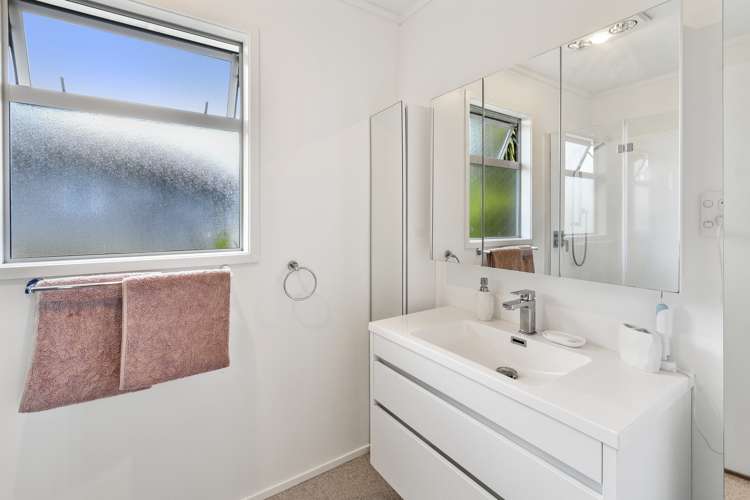 1 Hobart Crescent Wattle Downs_14