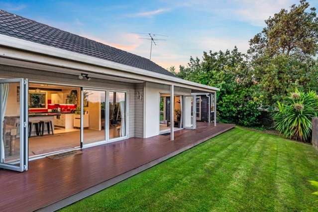 Elevated 809m2 Wide Views–Single Level–Big Bdrms