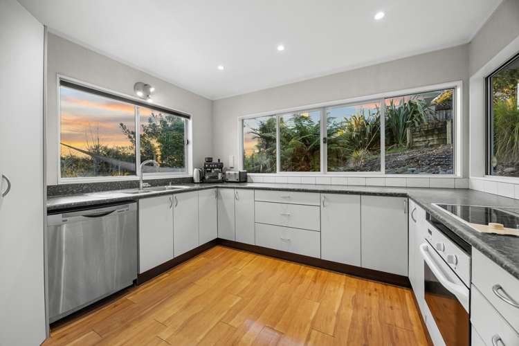 105 Waitakere Road Waitakere_9