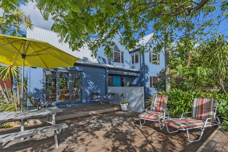 300 Beach Road Onerahi_1