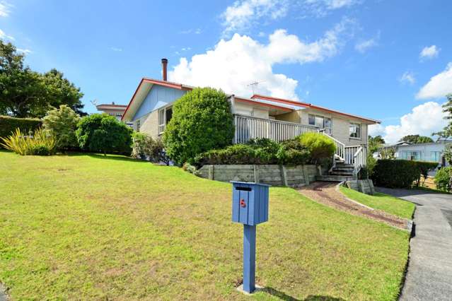 6 Gwenand Place Botany Downs_3