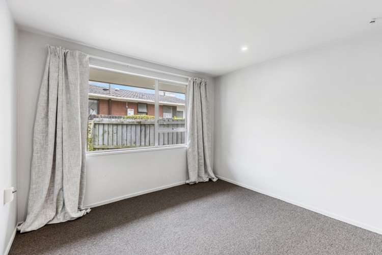 2/1 Delaware Crescent Russley_11