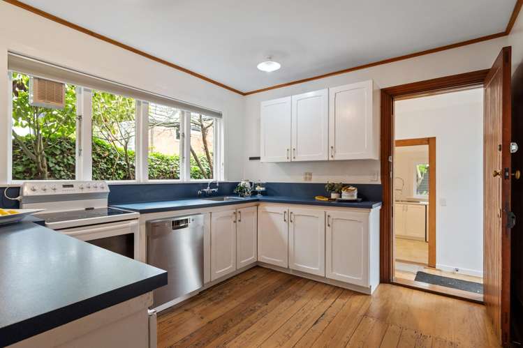 42 Hawkesbury Avenue St Albans_16