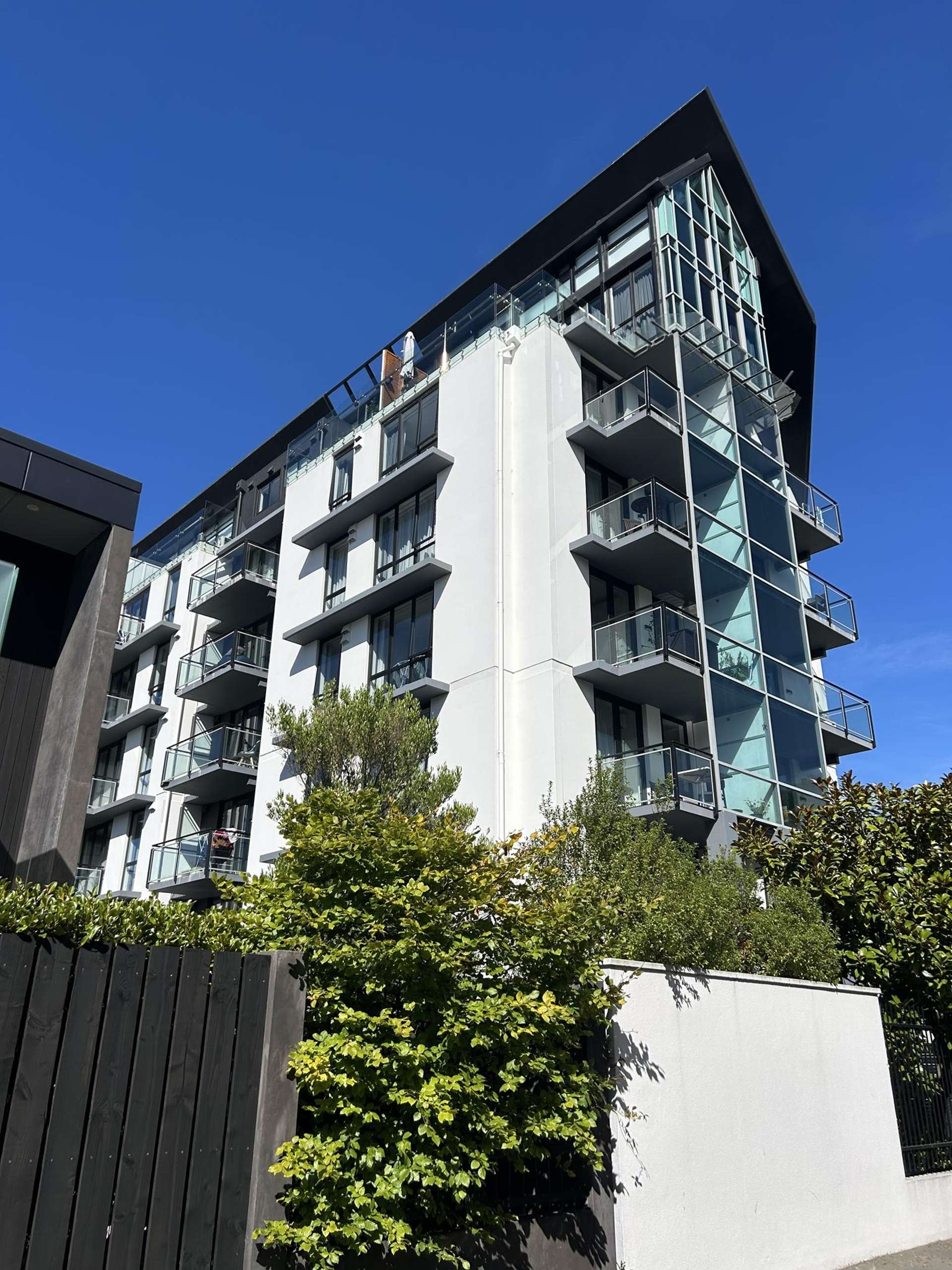 303/12 Latimer Square City Centre_0